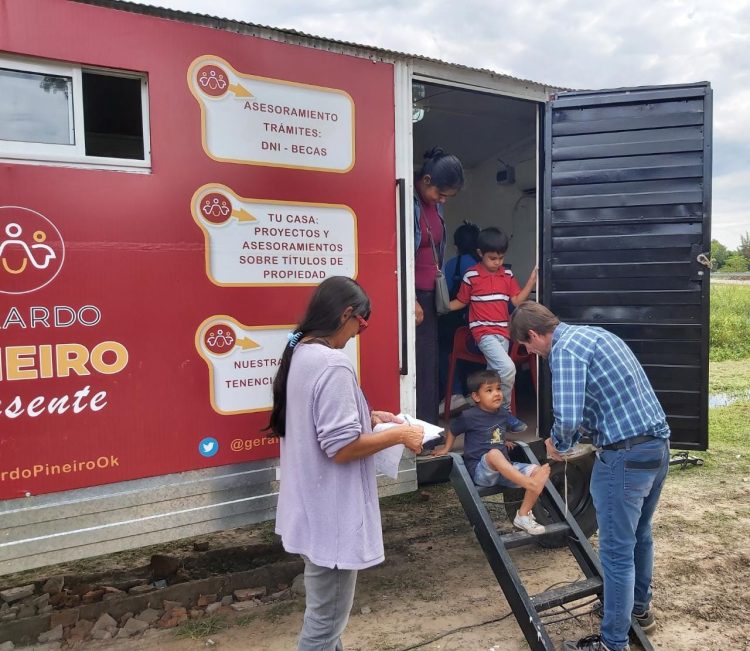 El concejal Gerardo Piñeiro habilitó una oficina móvil y la estrenó en Villa del Carmen
