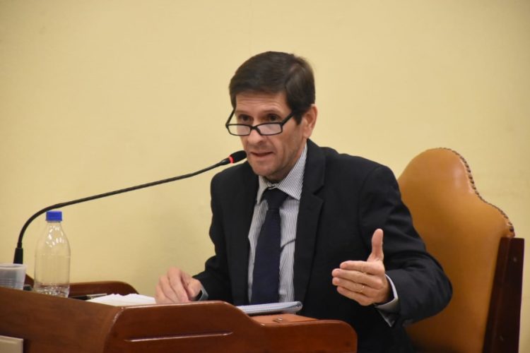 Piñeiro reclamó al intendente por el transporte urbano y al gobernador por barrios inundables