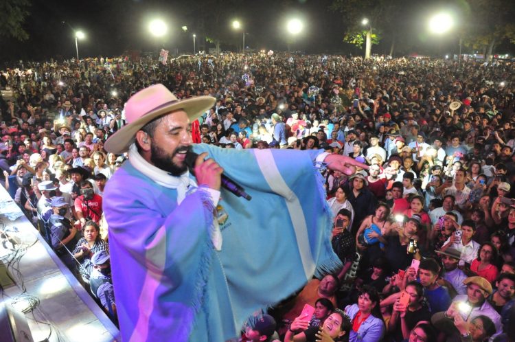 Más de 22 mil personas celebraron la Revolución de Mayo en El Colorado