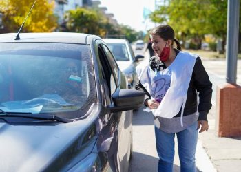 Compromiso Formoseño repartió escarapelas y globos en el microcentro