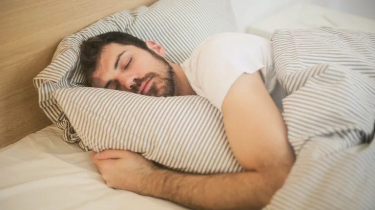 La fórmula del buen dormir: cuántas horas de sueño son saludables a partir de los 40 años