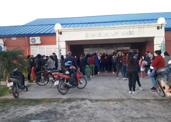 Conflicto entre padres y directivos mantiene en vilo a la Escuela N° 545