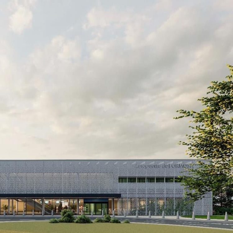 Insfrán anunció obras de modernización del aeropuerto El Pucú