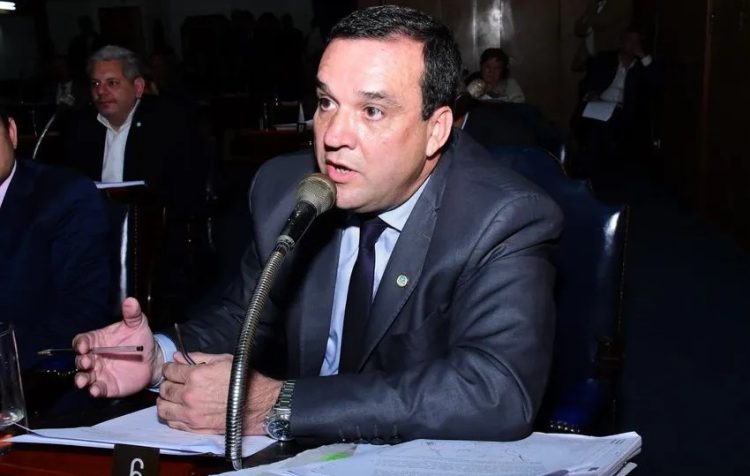 Zárate propuso un fondo especial para igualar sueldos de municipales a los de estatales provinciales