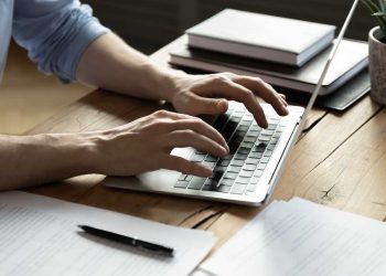 Los trabajadores más jóvenes son los más reacios a volver al trabajo a tiempo completo