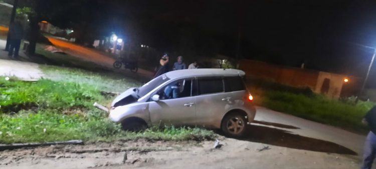 Automóvil paraguayo chocó con patrullero policial; un lesionado grave y un detenido