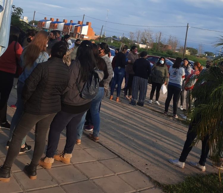 Conflicto entre padres y directivos mantiene en vilo a la Escuela N° 545