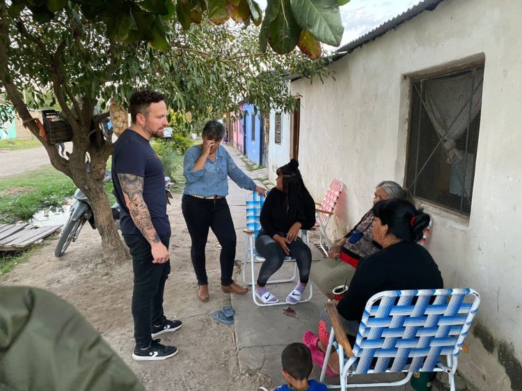 Ocampo recorre barrios para reclamar sobre problemas que afectan a vecinos