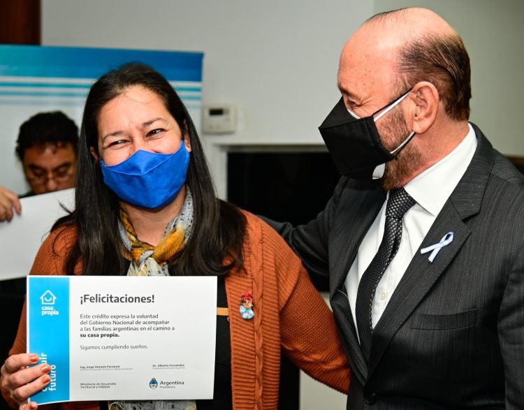 El Gobierno entregó créditos «Casa Propia»