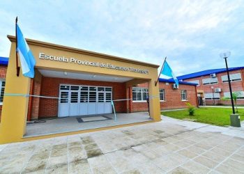 Es una joda? Curioso cartel de advertencia  para alumnos del Industrial que se masturban en el baño