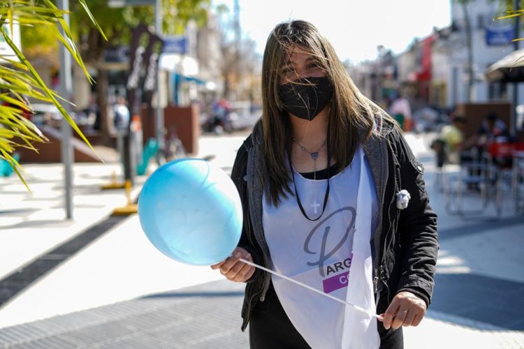 Compromiso Formoseño repartió escarapelas y globos en el microcentro