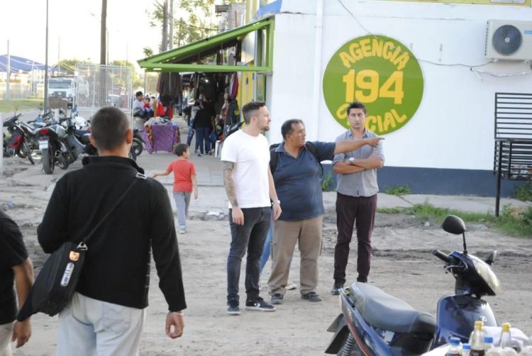 Ocampo recorre barrios para reclamar sobre problemas que afectan a vecinos