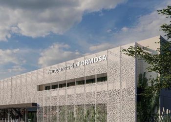 Insfrán anunció obras de modernización del aeropuerto El Pucú