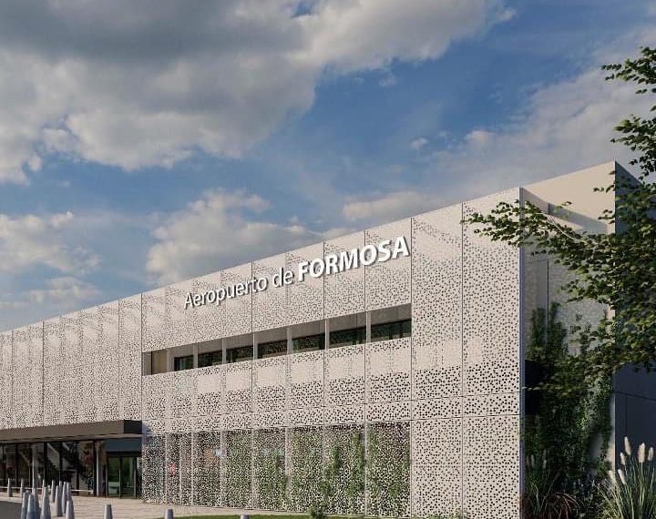 Insfrán anunció obras de modernización del aeropuerto El Pucú