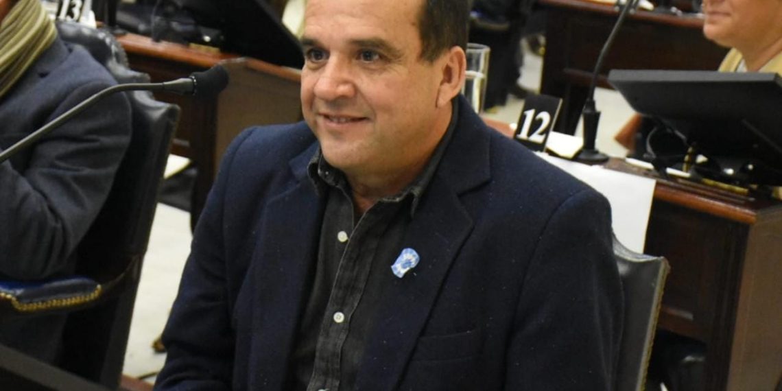 Con un proyecto de ley, Zárate propone un bono de $50 mil a estatales provinciales y municipales