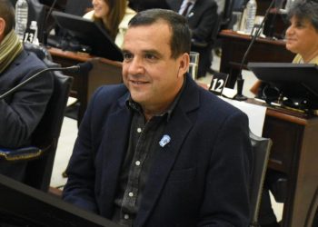 Con un proyecto de ley, Zárate propone un bono de $50 mil a estatales provinciales y municipales