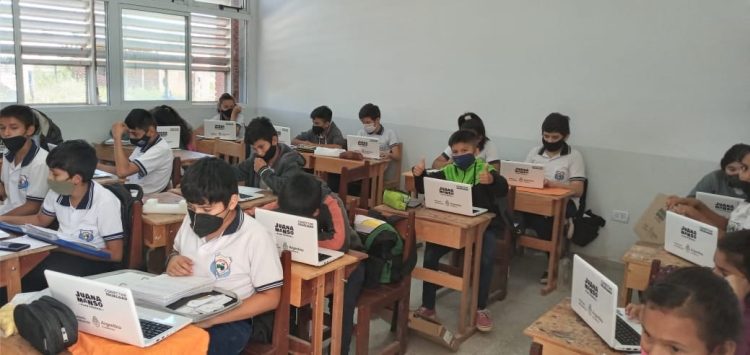 Alumnos de la secundaria formoseña pasarán de curso hasta con 19 materias previas