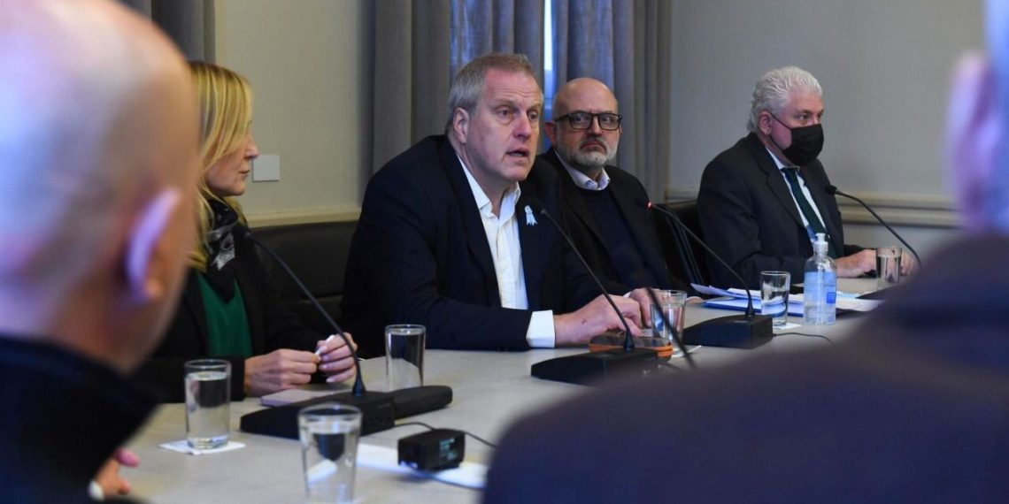 Docentes: Perczyk acordó con gremios un aumento salarial del 60,8%