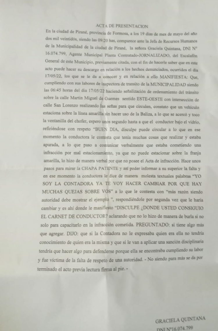 Reclamó a conductora que estaba mal estacionada y ahora su trabajo pende de un hilo