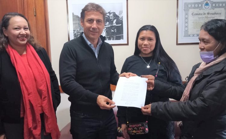 Naidenoff recibió a la esposa de Félix Díaz en el Senado