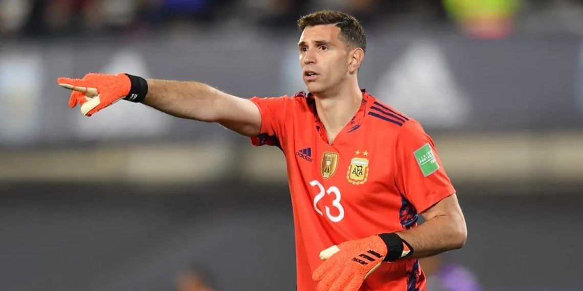 Dibu Martínez: el arquero que despierta la idolatría de los más chicos