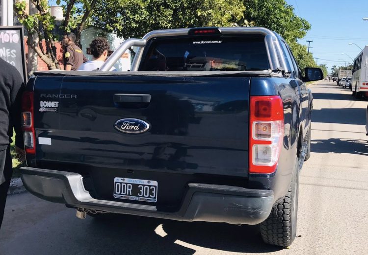 Una motociclista resultó con lesiones graves tras ser embestida por una camioneta