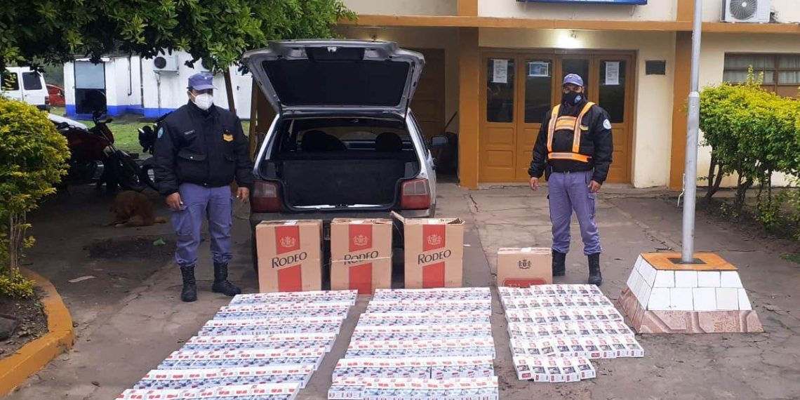 Llevaba contrabando, lo agarró la policía y perdió el auto, los cigarrillos y su libertad