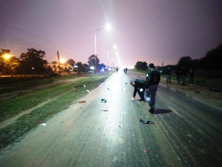 Chocó a un motociclista y abandonó el auto para huir