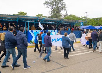 El gobernador presidió el tradicional desfile por la Provincialización de Formosa