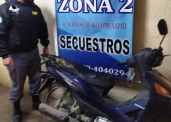 Paseaban en moto, los paró un control y quedaron detenidos ya que eran robadas