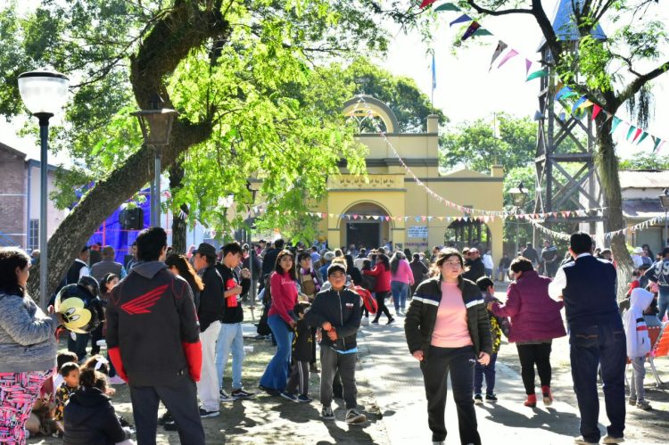 Postales de una multitudinaria fiesta por San Antonio en su día