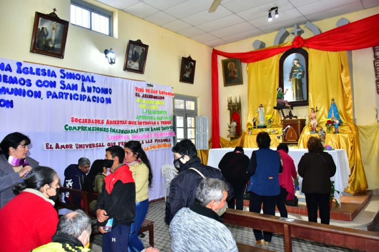 Postales de una multitudinaria fiesta por San Antonio en su día