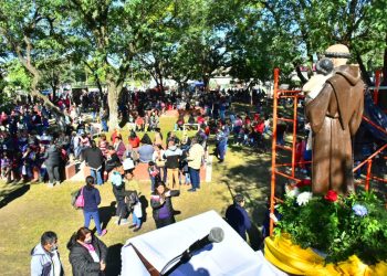 Postales de una multitudinaria fiesta por San Antonio en su día