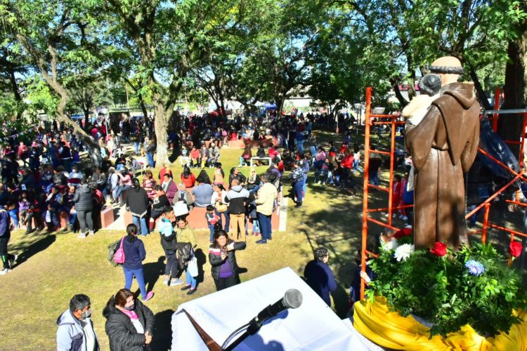 Postales de una multitudinaria fiesta por San Antonio en su día