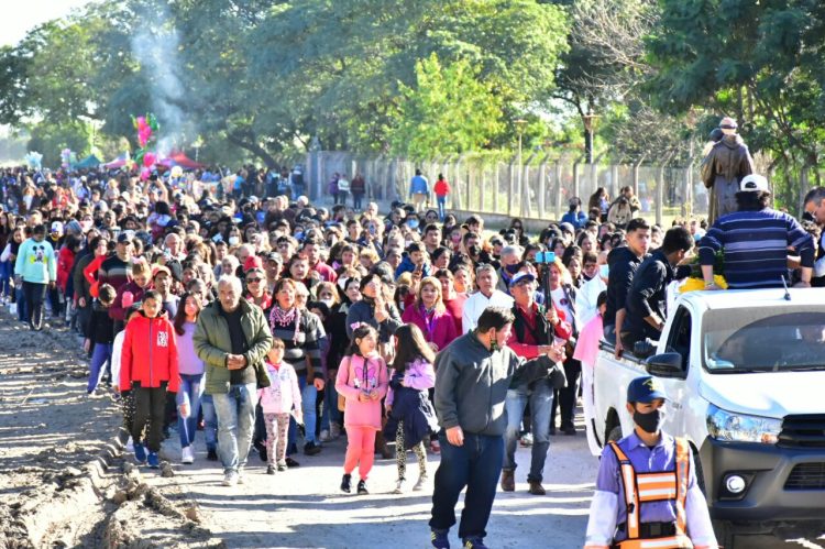 Postales de una multitudinaria fiesta por San Antonio en su día