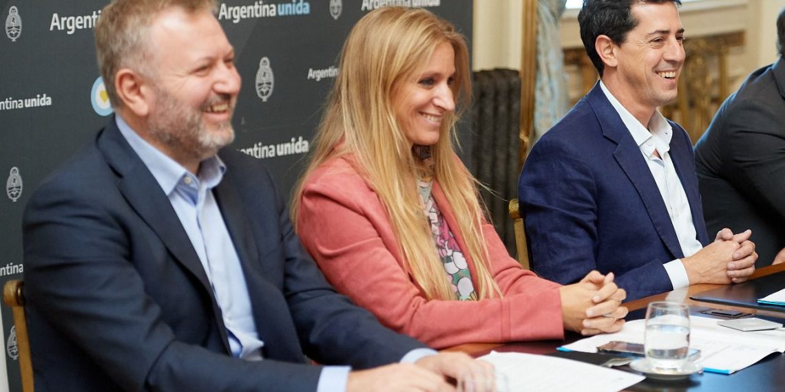 Con trámite exprés, niños, niñas y adolescentes podrán salir del país