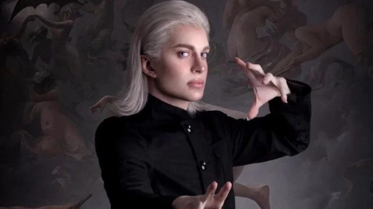 Formoseño gastó fortunas y viajó por el mundo para parecerse a un elfo