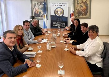 La falta de entrega de títulos planteada ante la Defensoría del Pueblo de la Nación