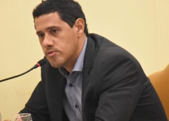 El concejal Herrera reclamó que se termine la obra de la plaza del barrio San Antonio