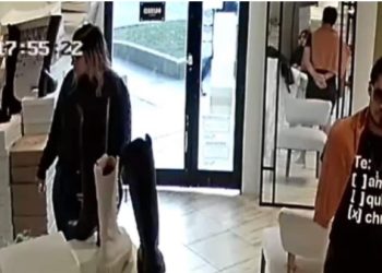 Detuvieron a la mujer que aparece en videos de seguridad estafando a comercios