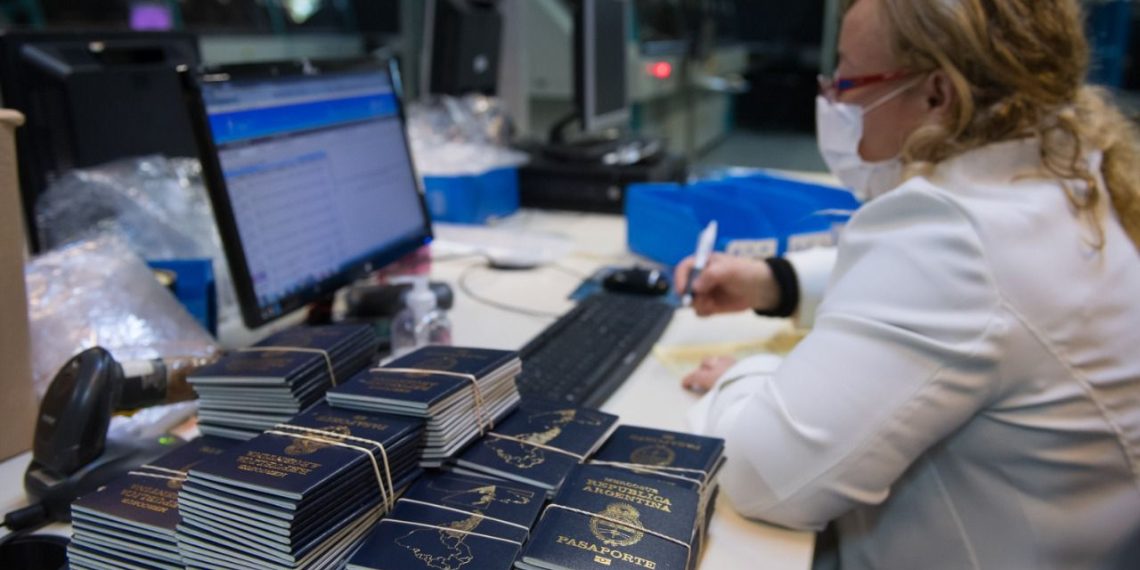 El Renaper normalizó la emisión y entrega de pasaportes pese al faltante de insumos