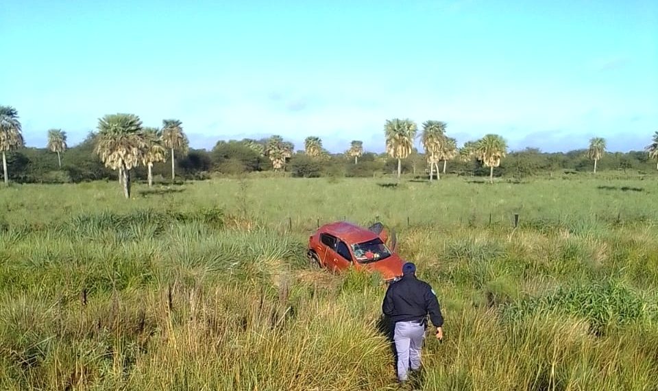 Despiste y vuelco de un auto terminó con la vida de una mujer de 43 años