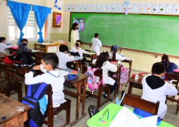 Habría un fuerte rebrote de covid en colegios y escuelas: algunos vuelven a lo virtual