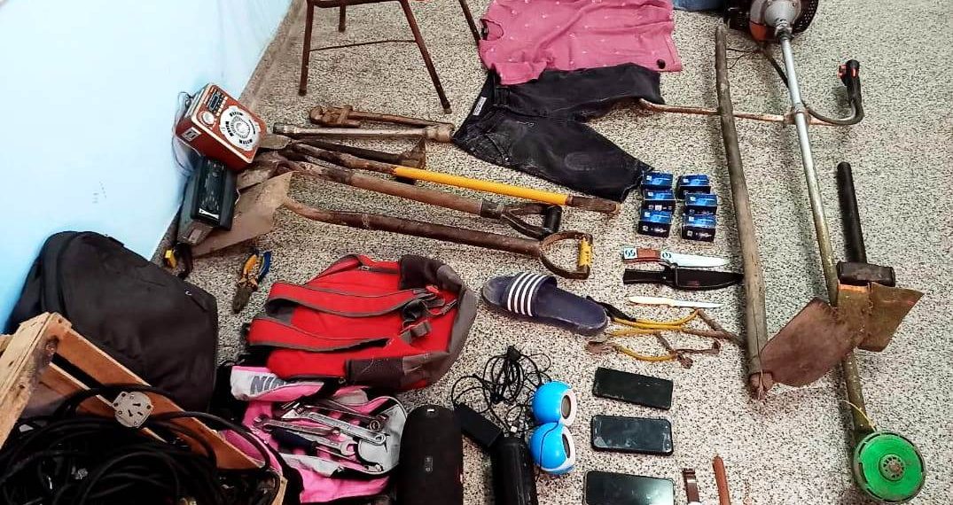 Una mujer de 21 años convenció a su novio de 17 que robe para ella