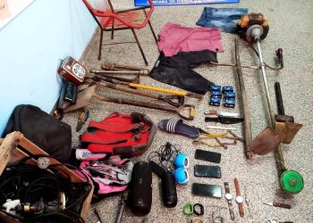 Una mujer de 21 años convenció a su novio de 17 que robe para ella