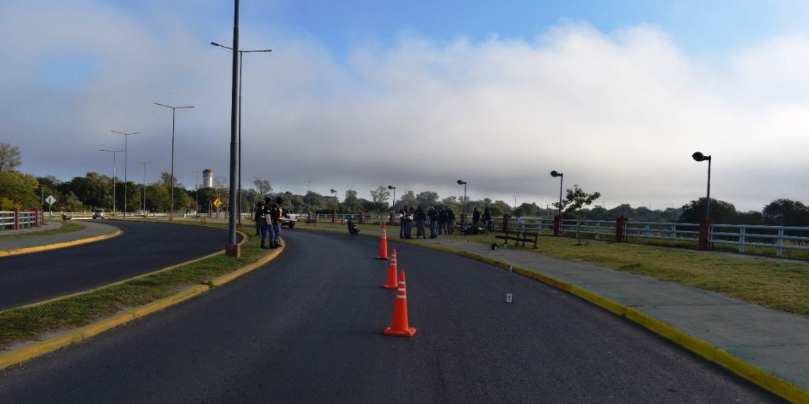 Perdió el control de su moto en una curva de la Ribereña y murió al impactar un banco