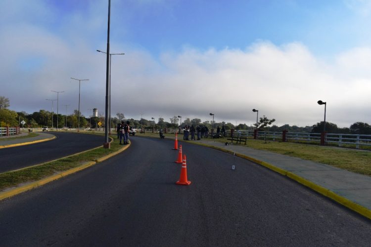 Perdió el control de su moto en una curva de la Ribereña y murió al impactar un banco