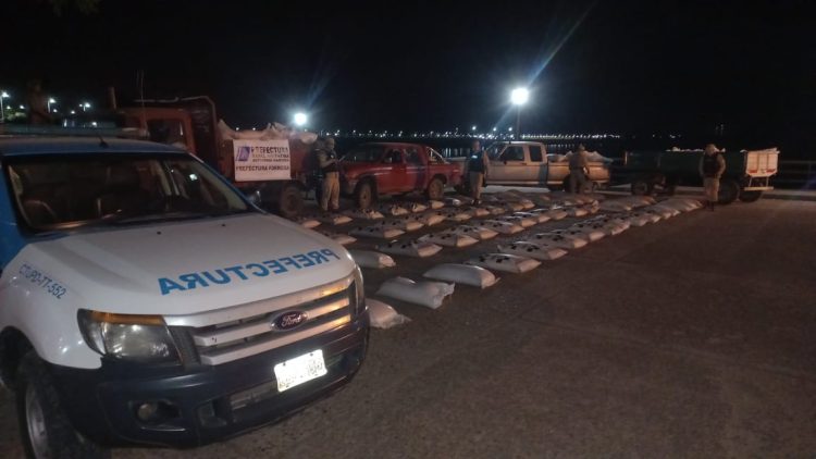 Tiroteo entre Prefectura y contrabandistas terminó con cuatro detenidos y un importante secuestro