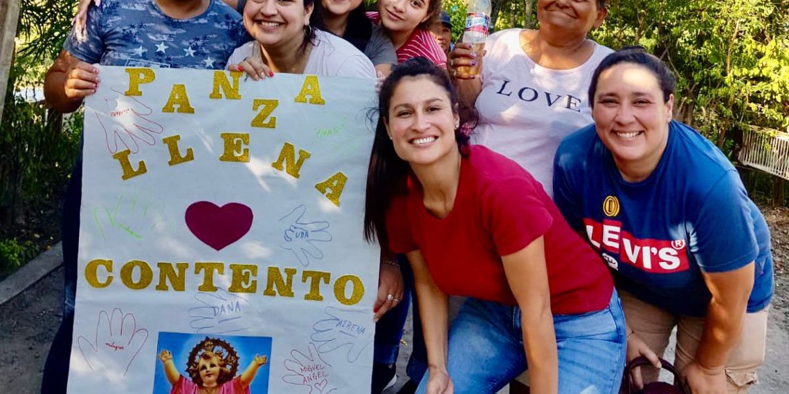 “Panza llena, corazón contento”, la idea solidaria que lleva meriendas a niños en los barrios