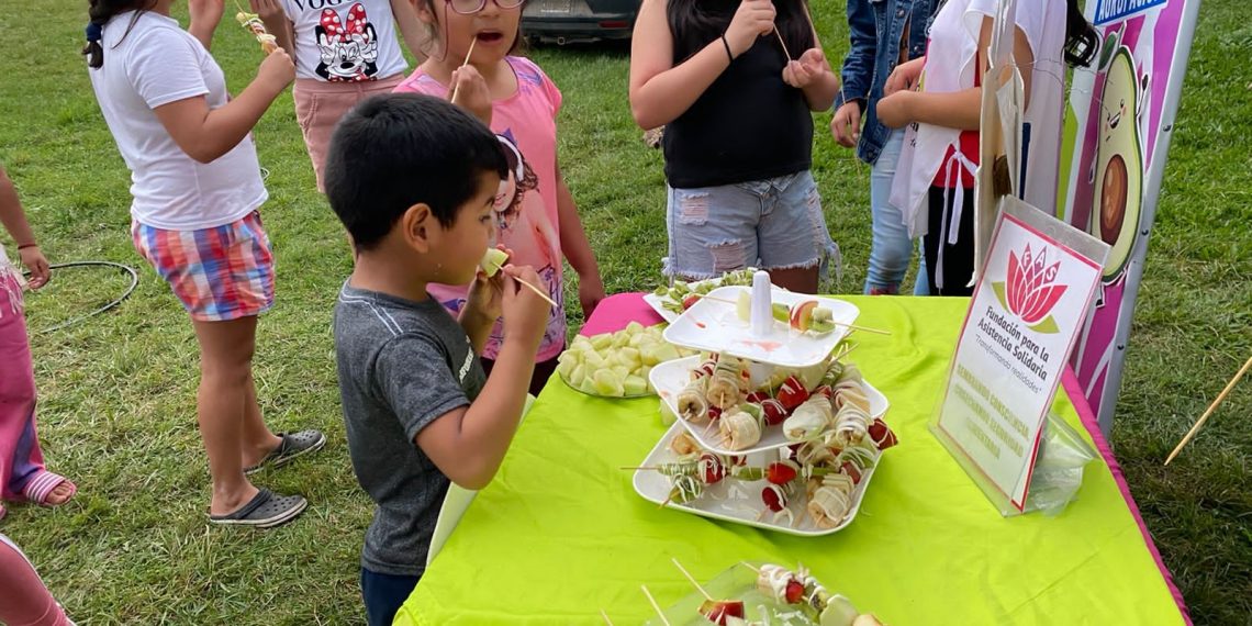 Semana «de la dulzura saludable» con brochetes de frutas en el C5